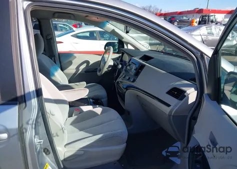 2011 Toyota Sienna Le V6 из США, поврежденный, VIN 5TDKK3DC7BS081734